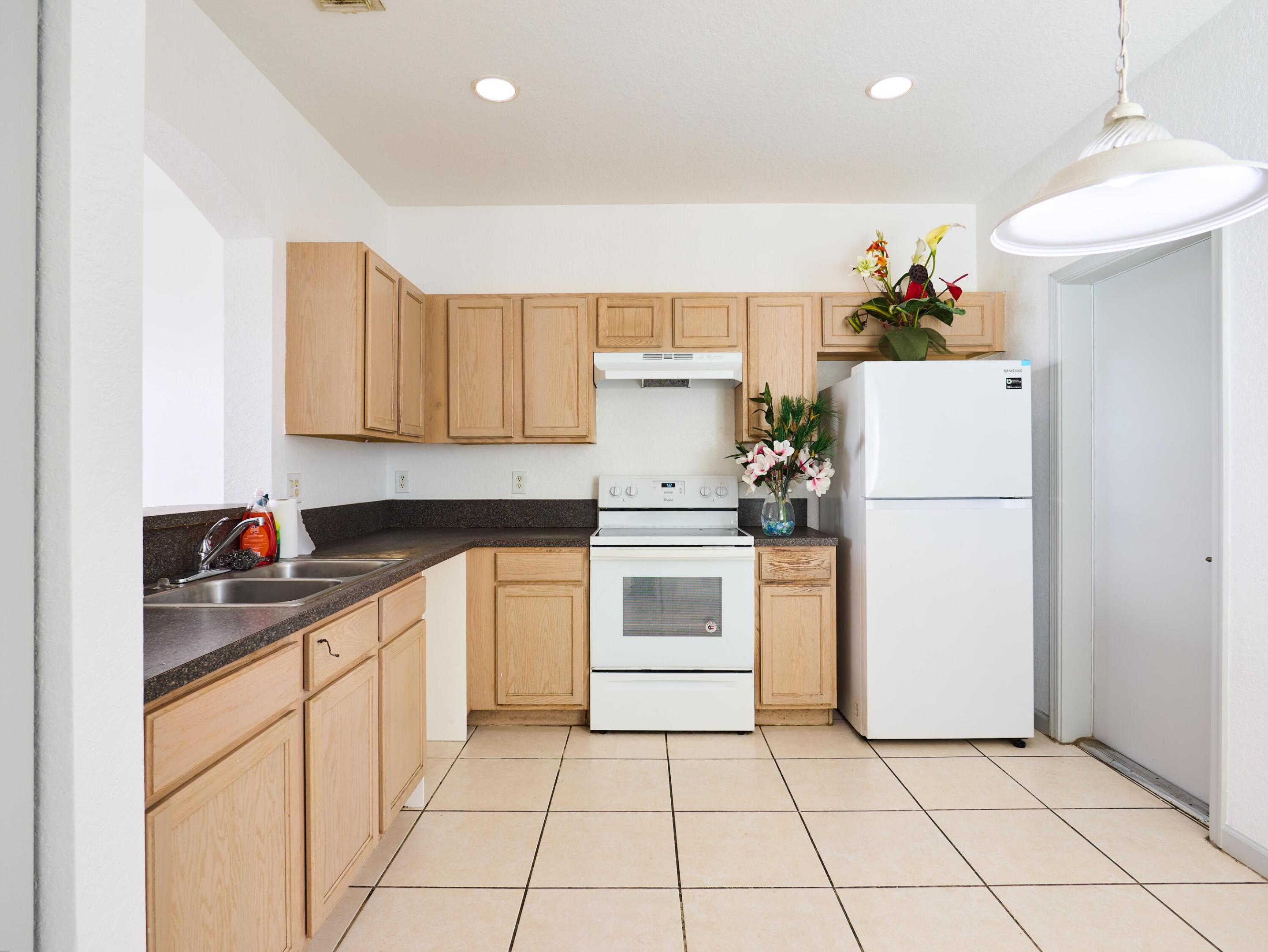 2052 Oakhurst