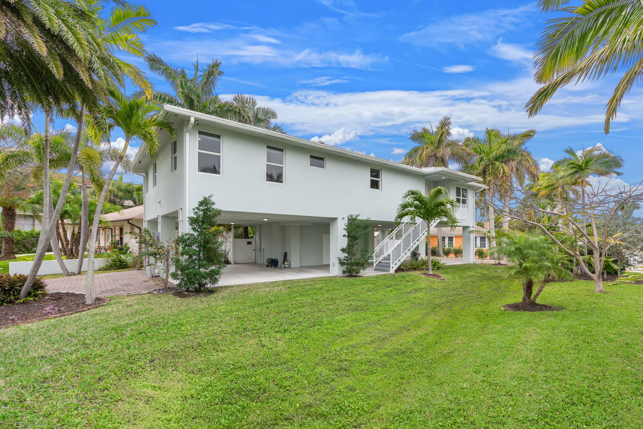 2510 N Lake Dr