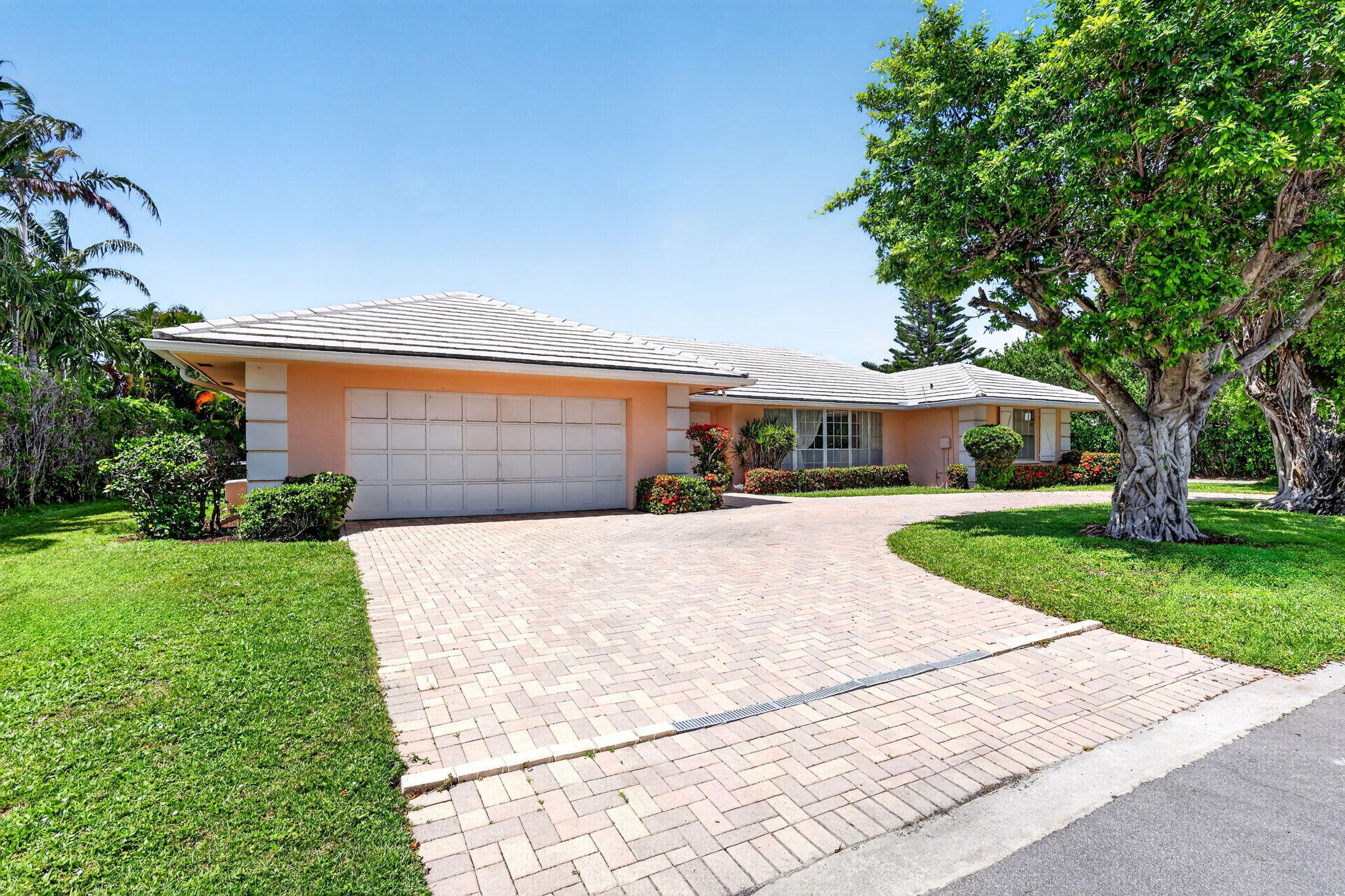 217 Plantation Palm Beach, FL 33480