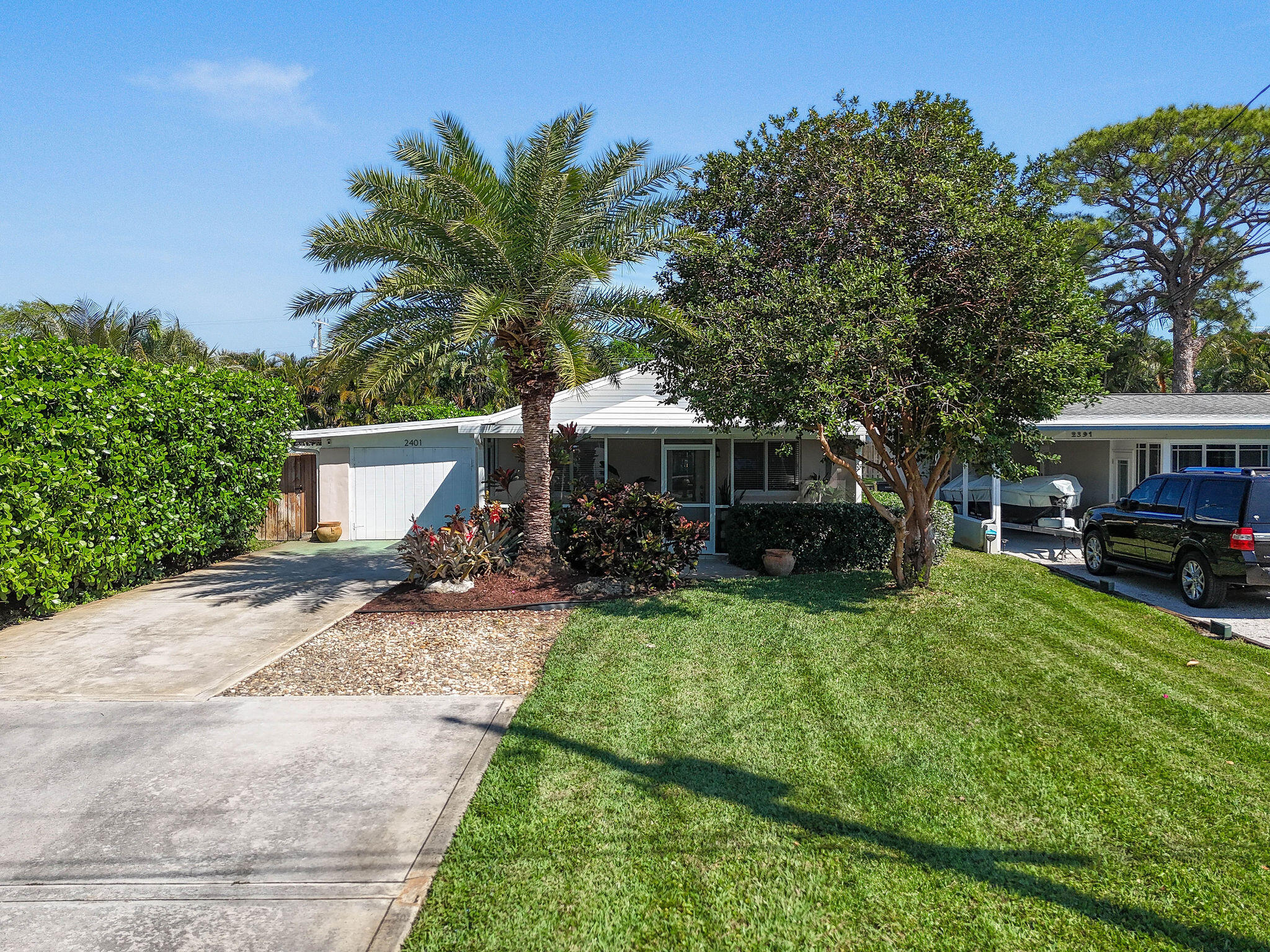 2401 Country Oaks