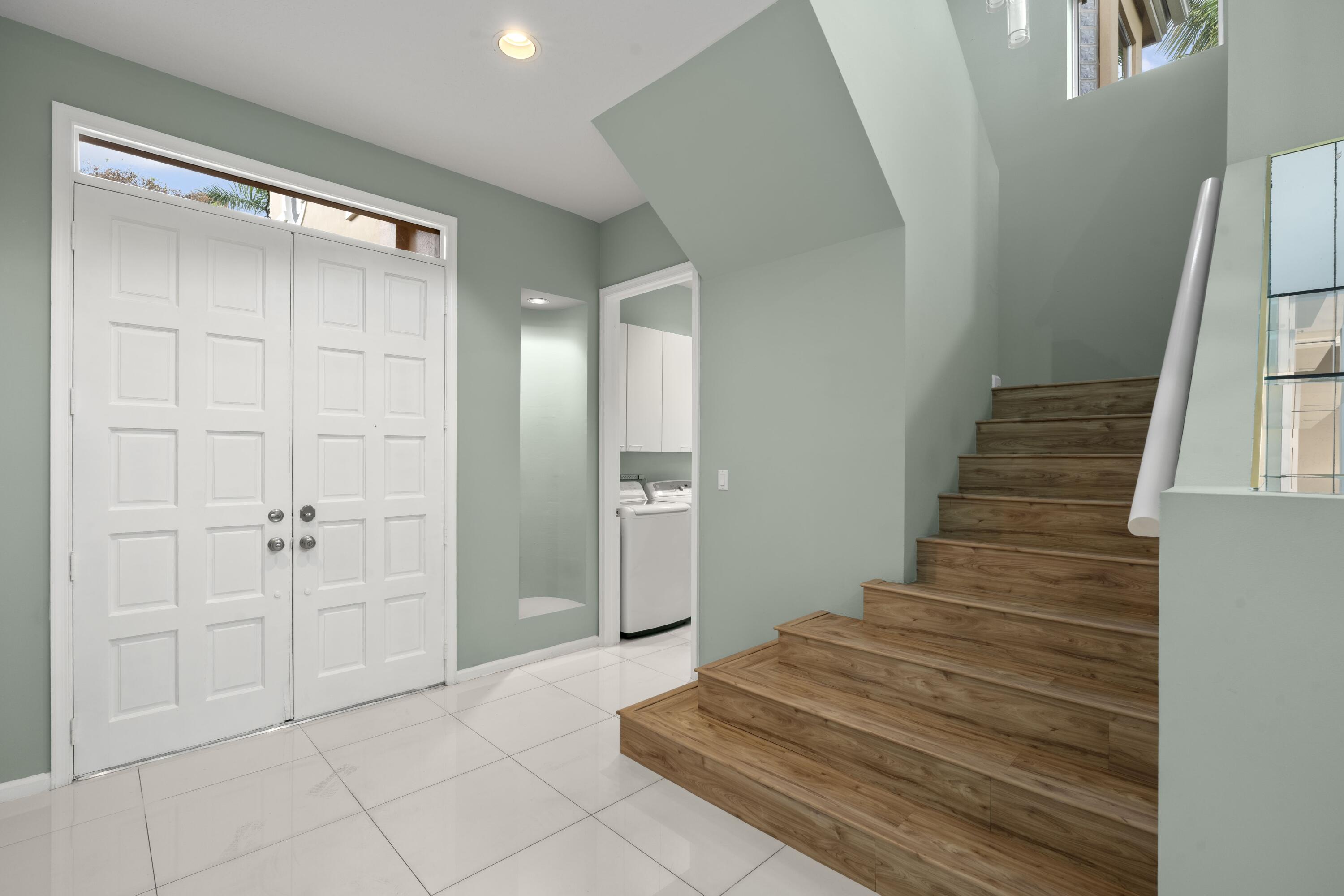 3728 NE 208th Ter Aventura, FL 33180