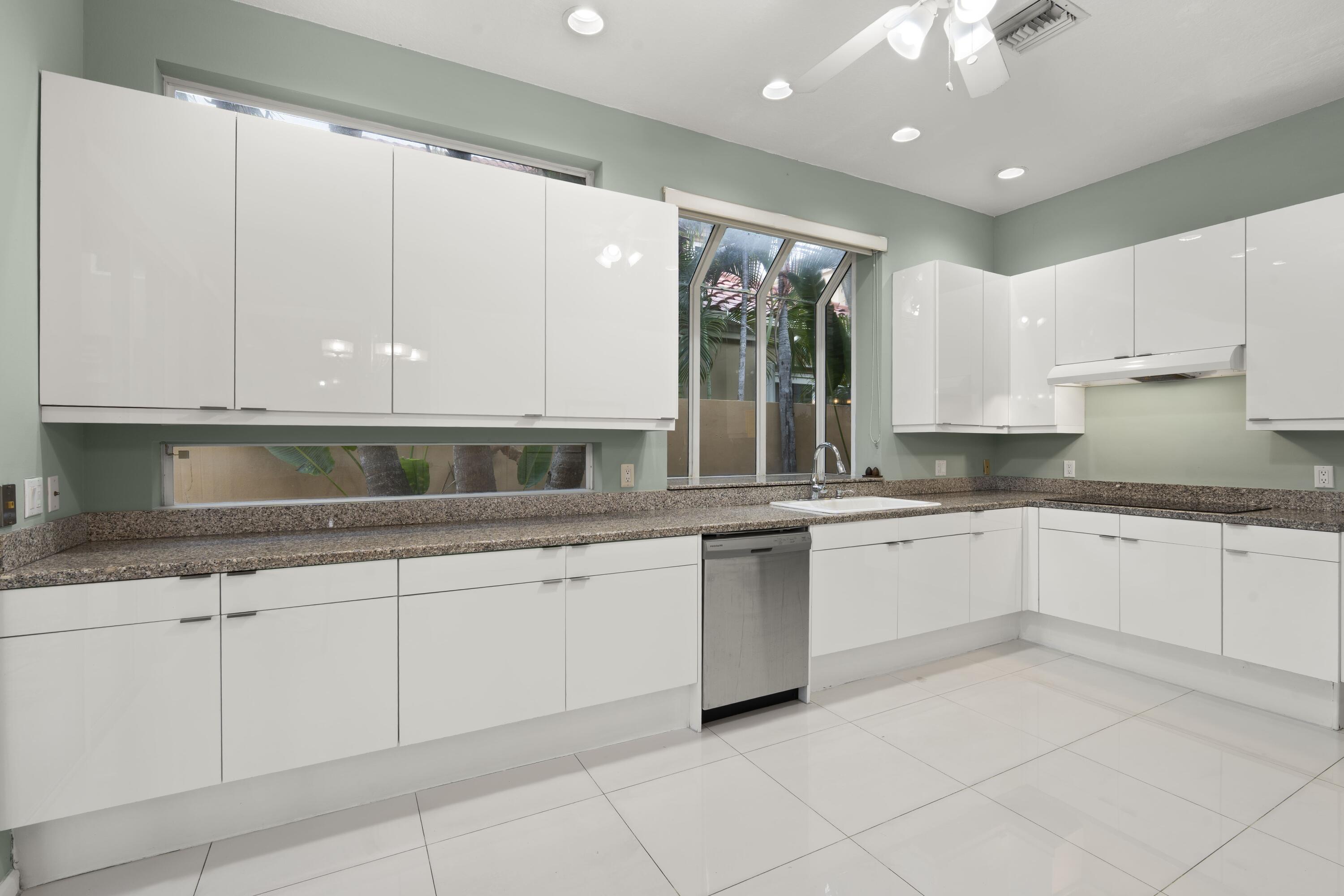 3728 NE 208th Ter Aventura, FL 33180