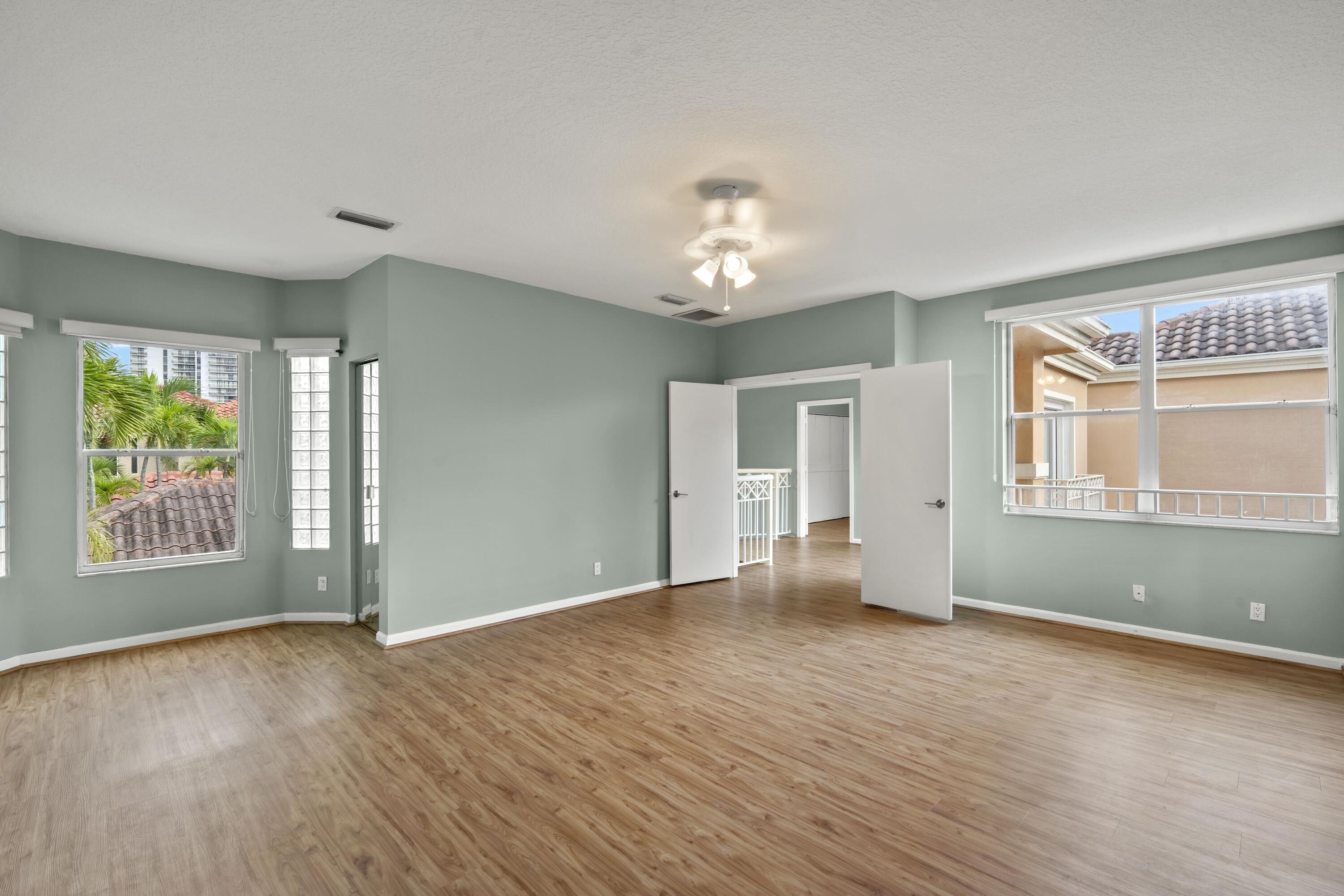 3728 NE 208th Ter Aventura, FL 33180