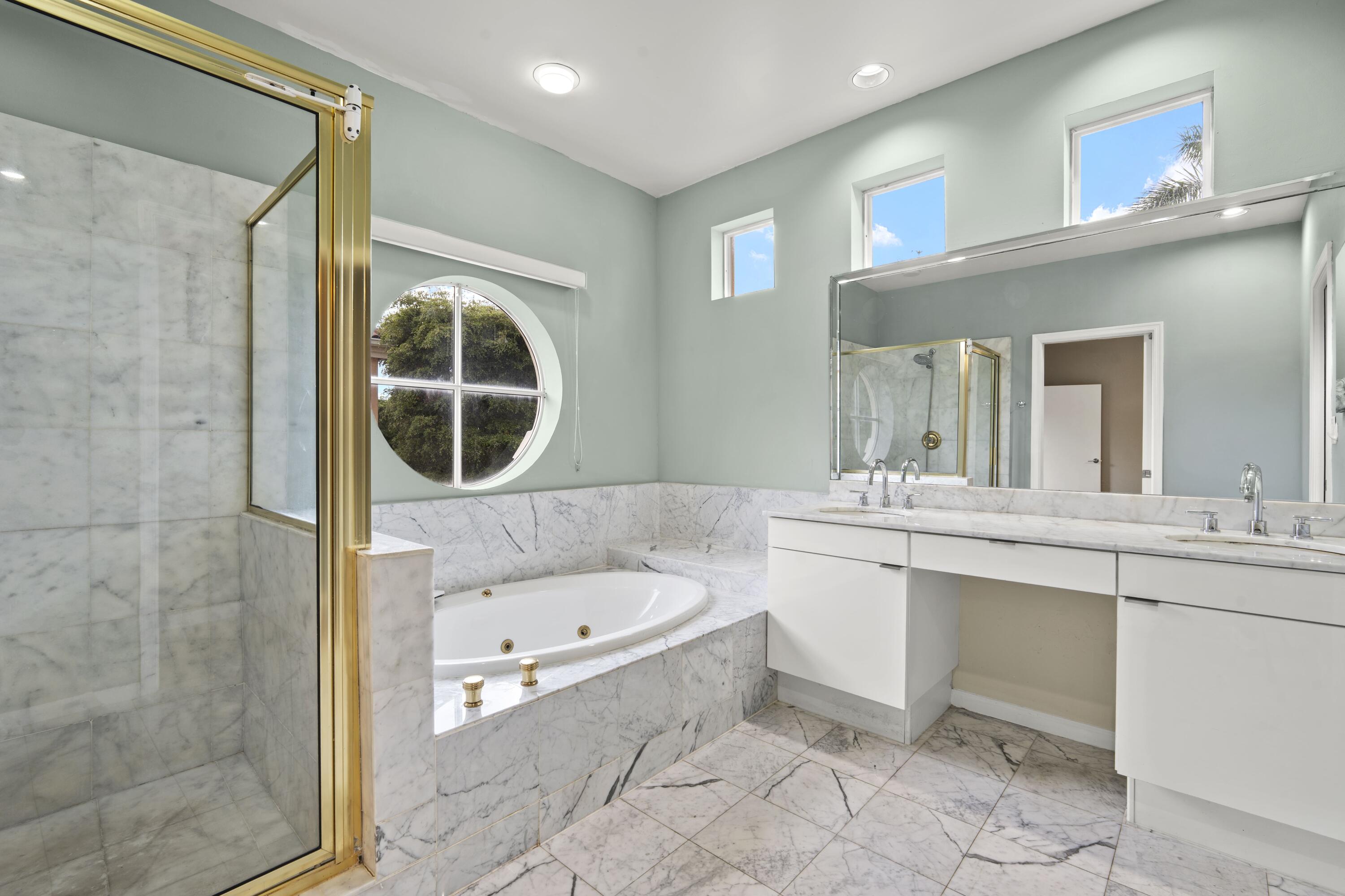 3728 NE 208th Ter Aventura, FL 33180