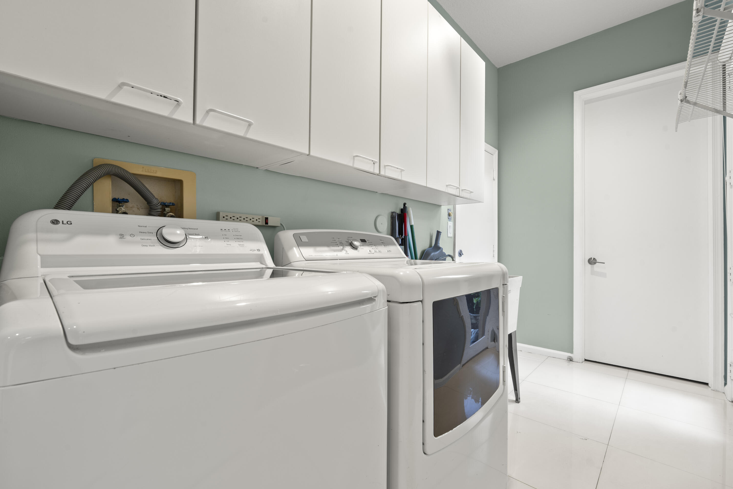 3728 NE 208th Ter Aventura, FL 33180