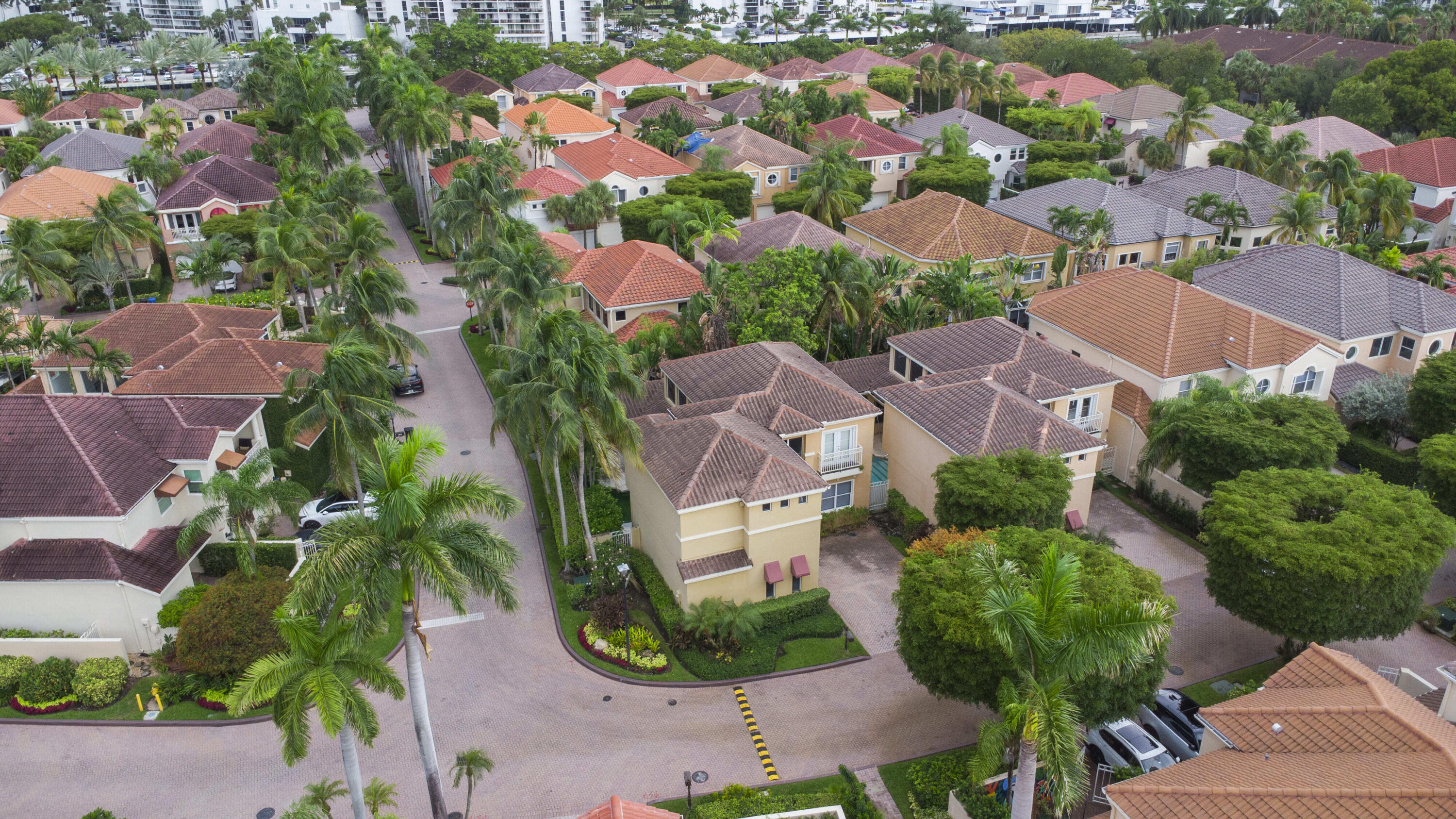 3728 NE 208th Ter Aventura, FL 33180
