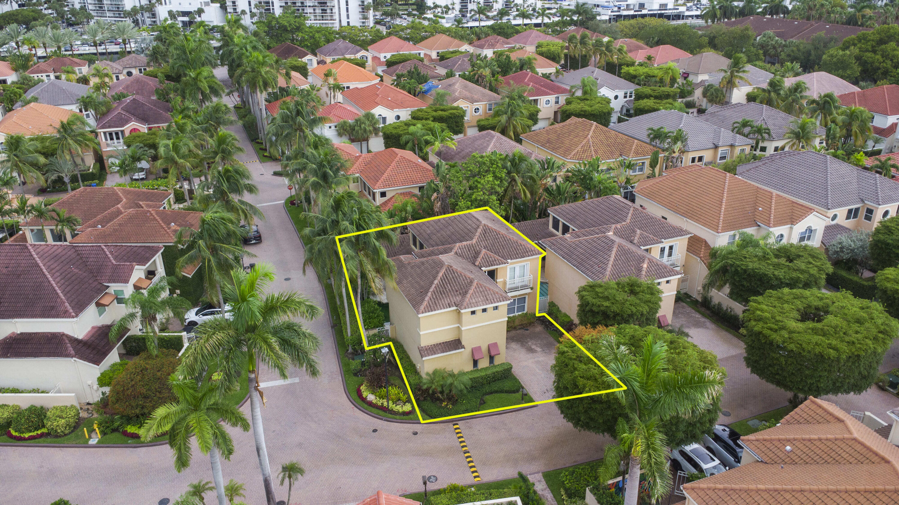 3728 NE 208th Ter Aventura, FL 33180