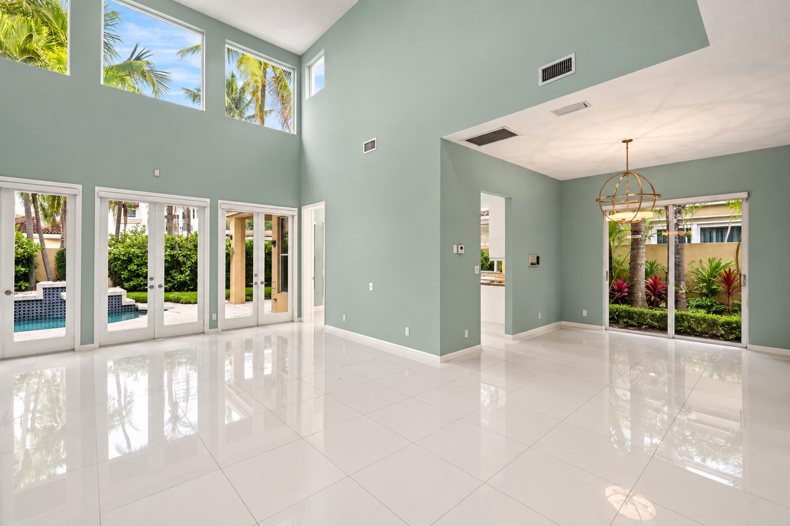 3728 NE 208th Ter Aventura, FL 33180