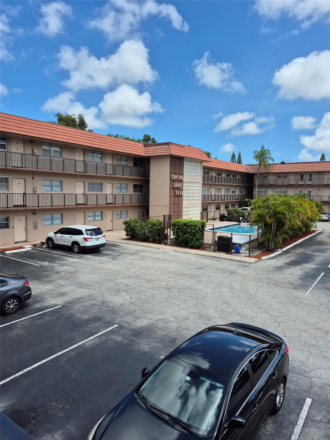 3930 Crystal Lk Dr #215