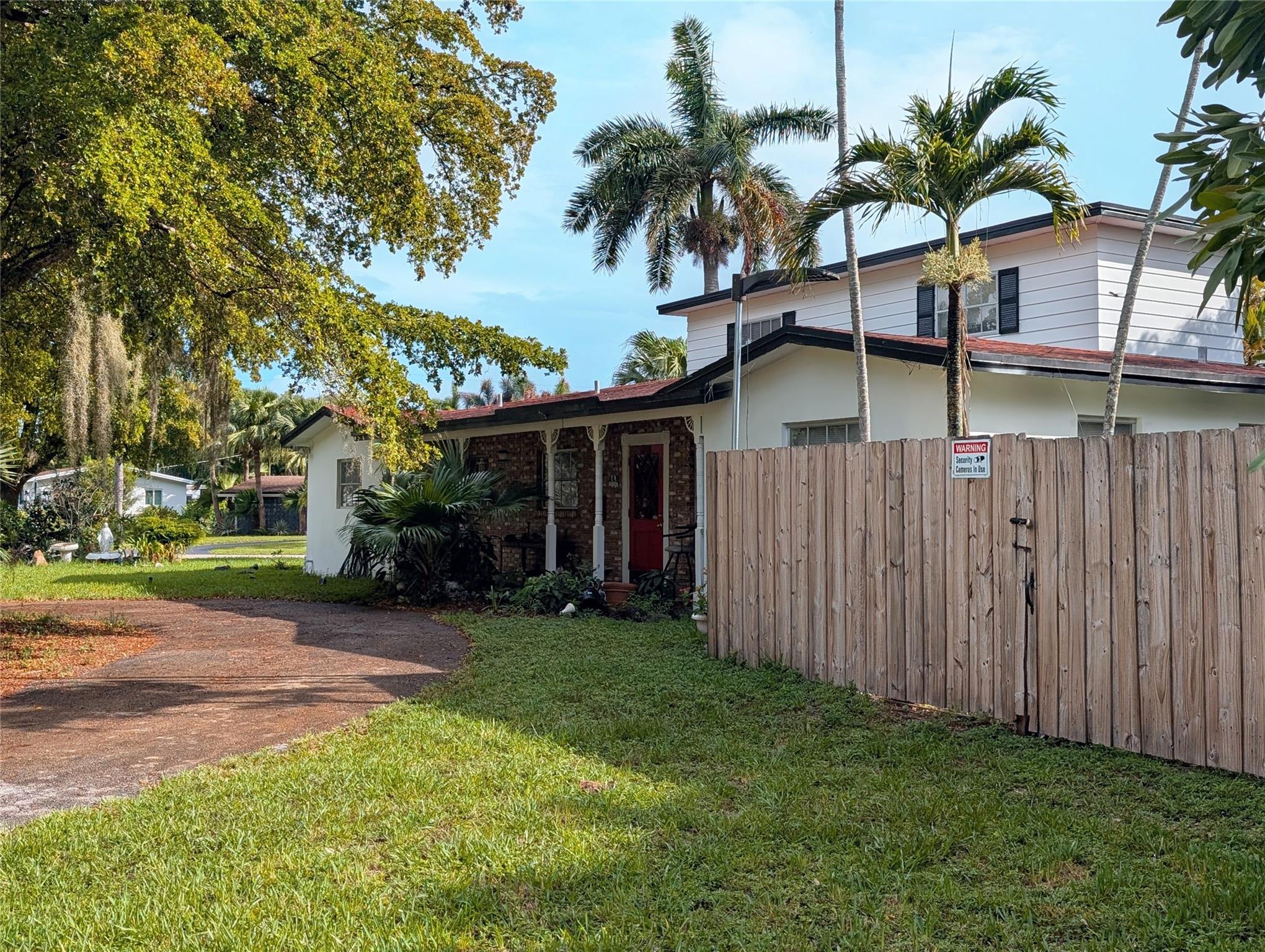 3565 Lloyd Dr