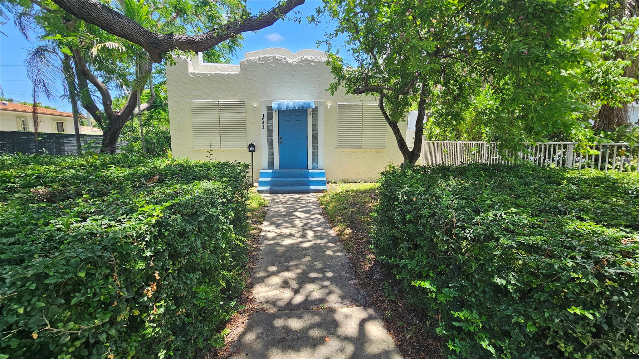 1954 Dewey St