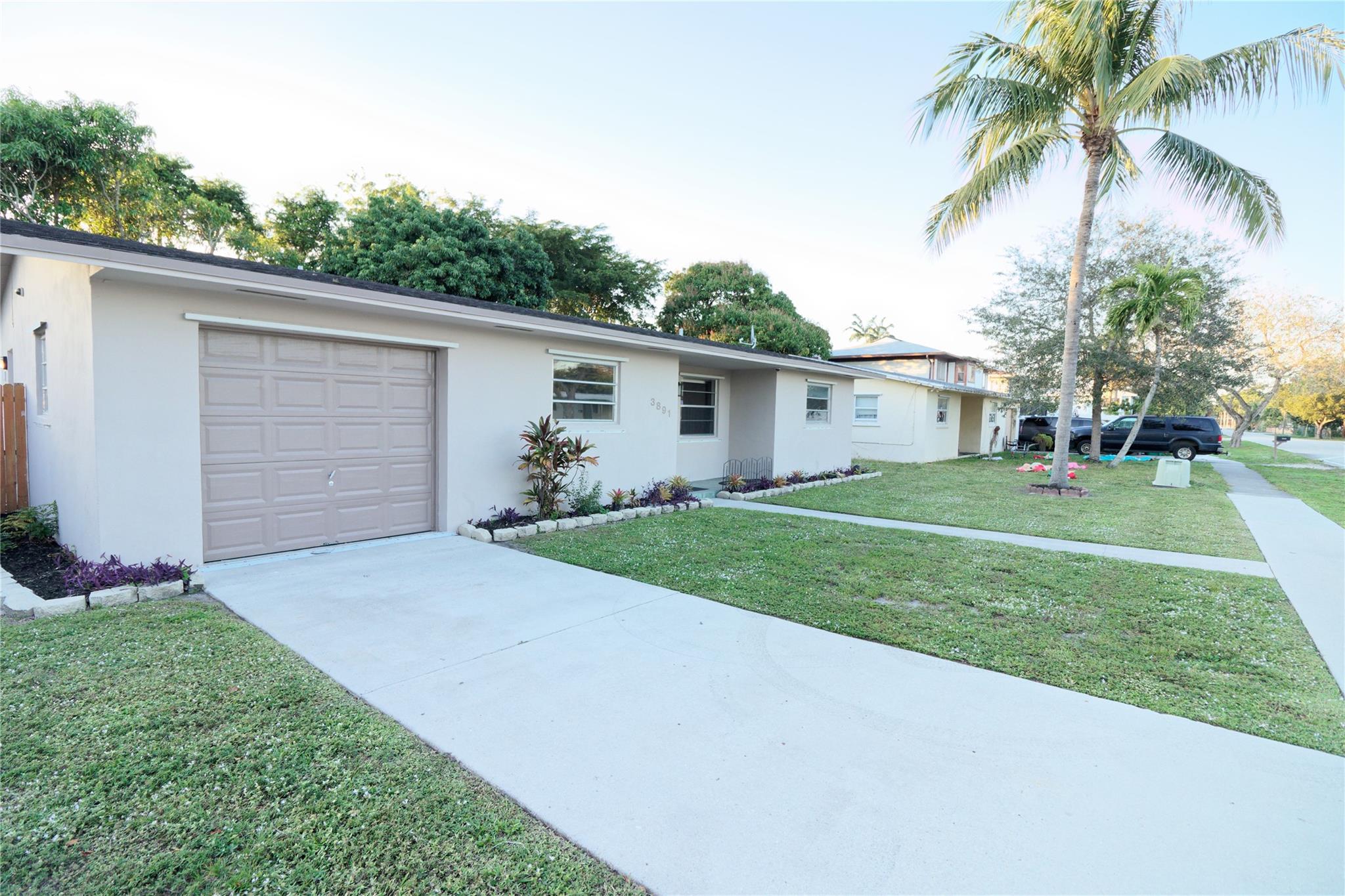 3891 NW 78th Ave Davie, FL 33024