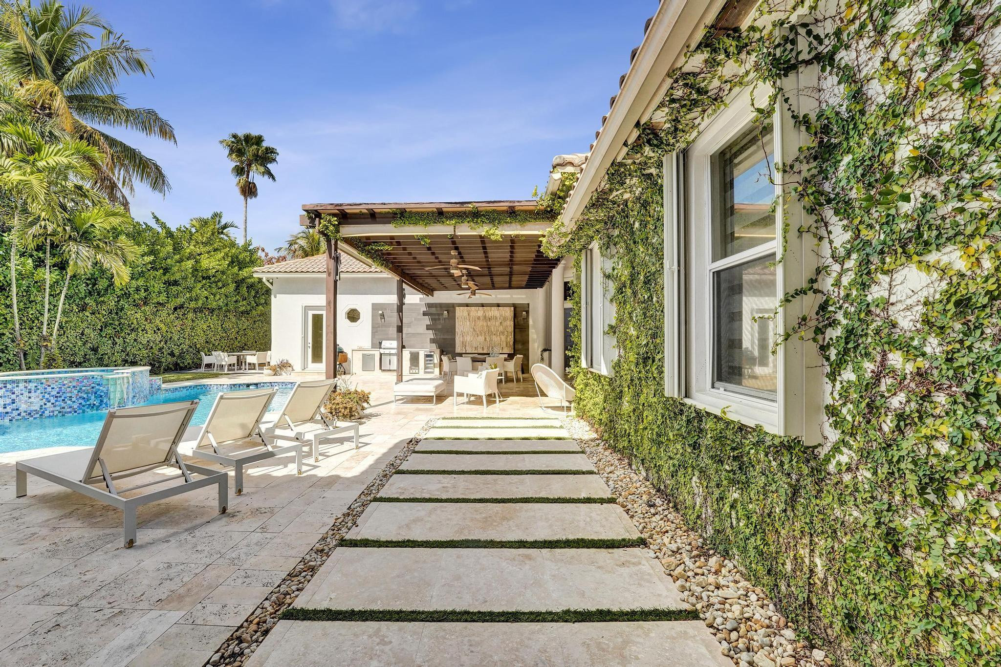 13763 NW 18th Pembroke Pines, FL 33028