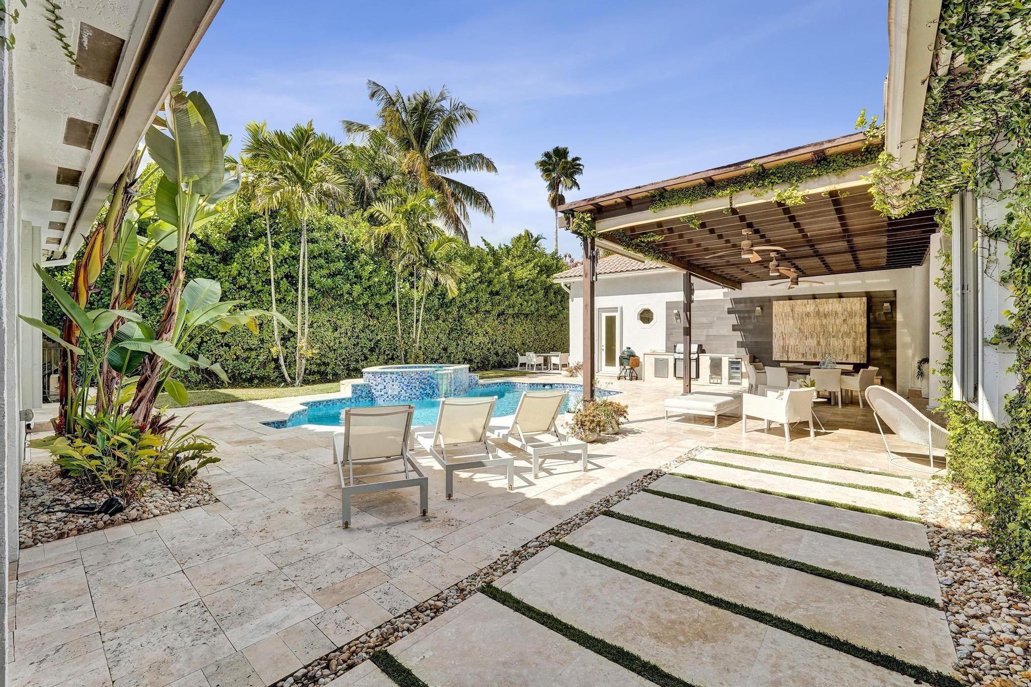 13763 NW 18th Pembroke Pines, FL 33028