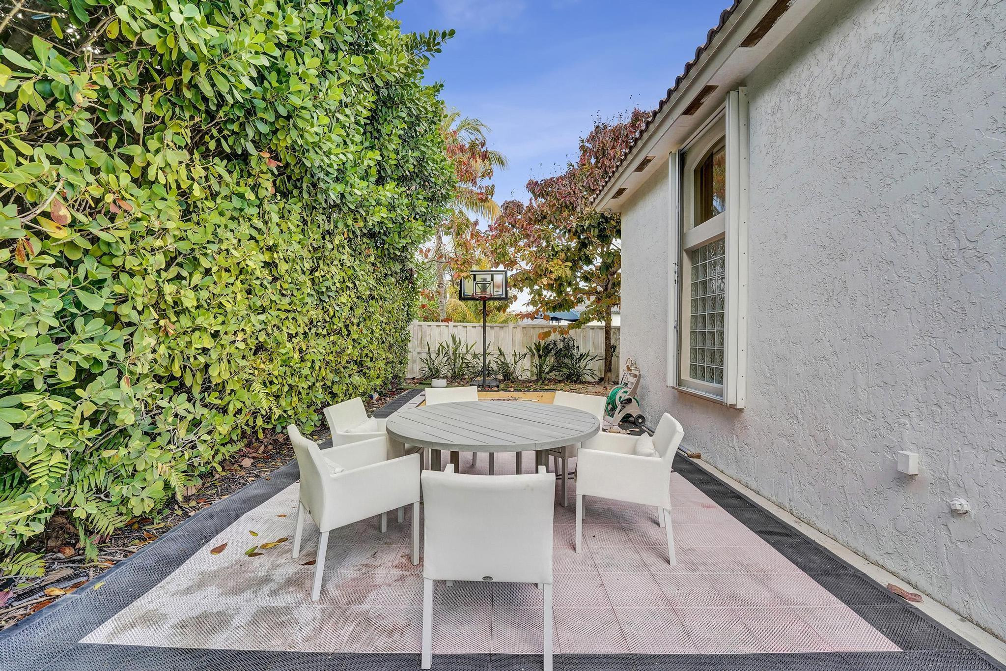 13763 NW 18th Pembroke Pines, FL 33028