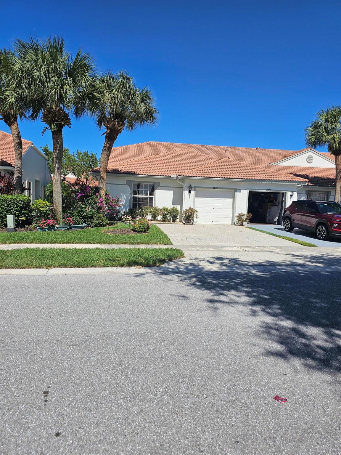 8575 Logia Cir