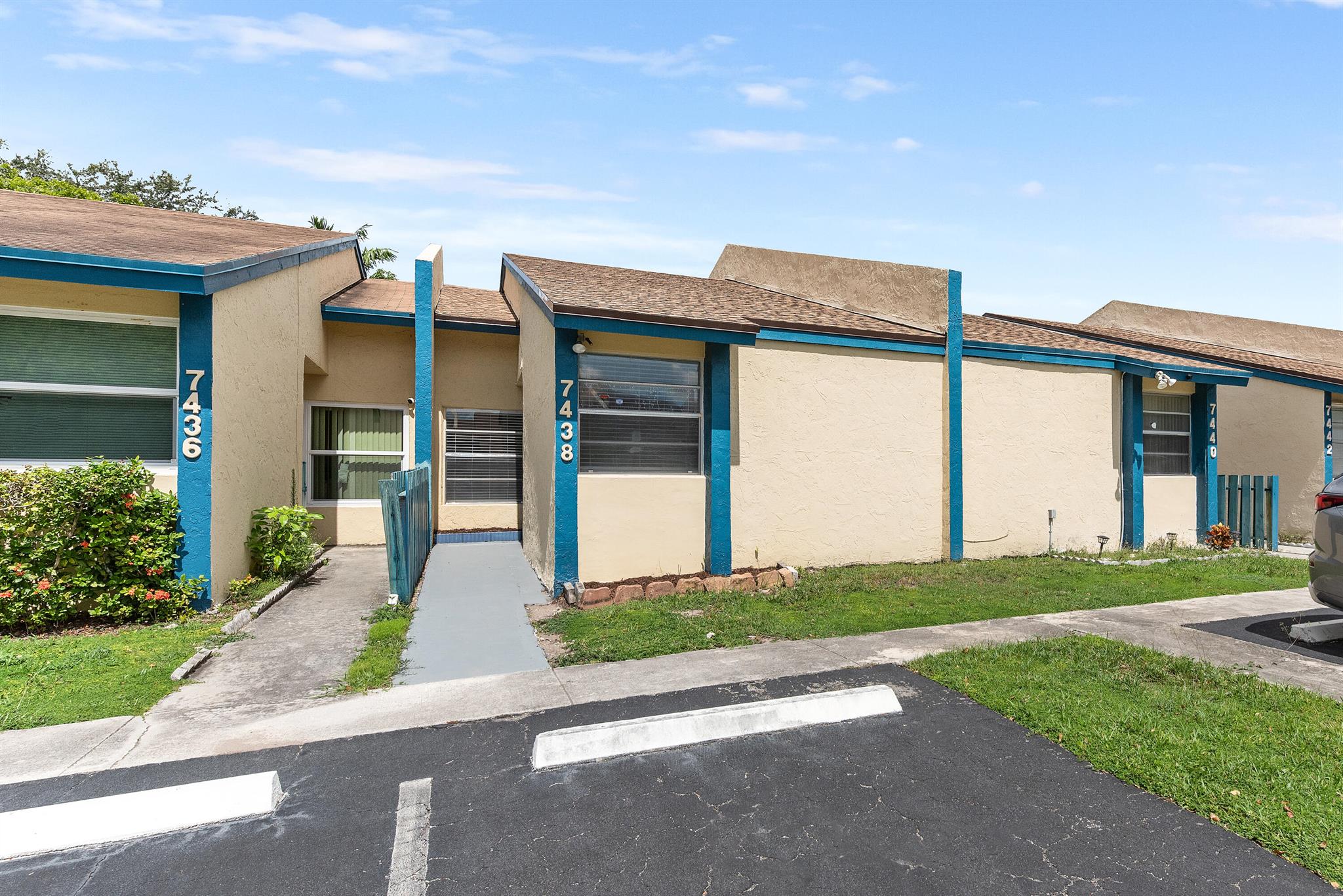 7438 NW 34th St
