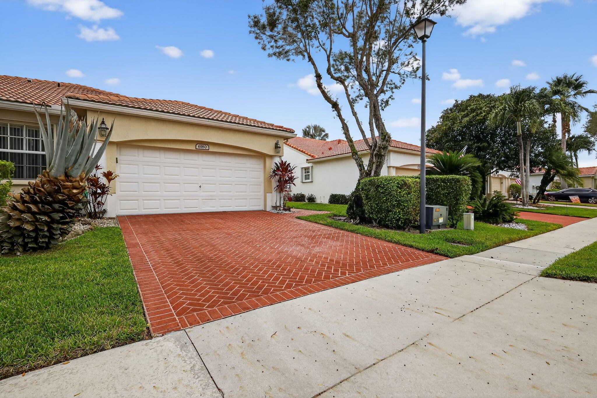 6180 Heliconia Rd