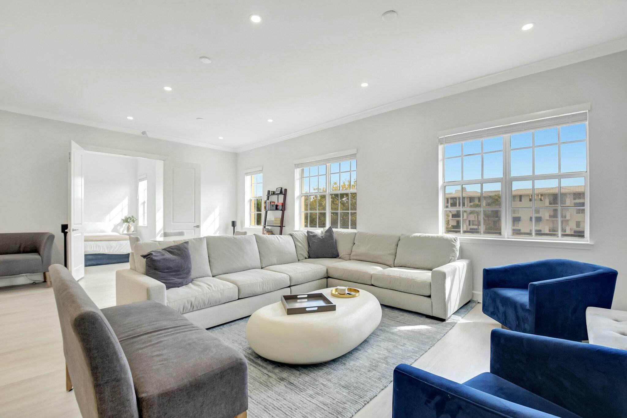 200 NE 2nd Ave #315