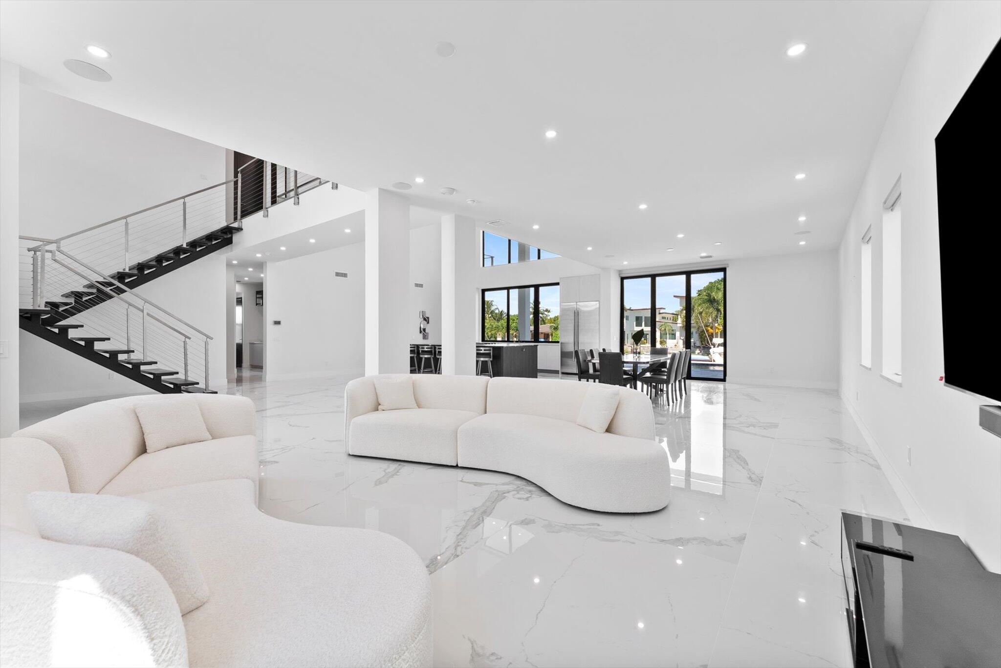 2751 NE 22nd Ct Pompano Beach, FL 33062