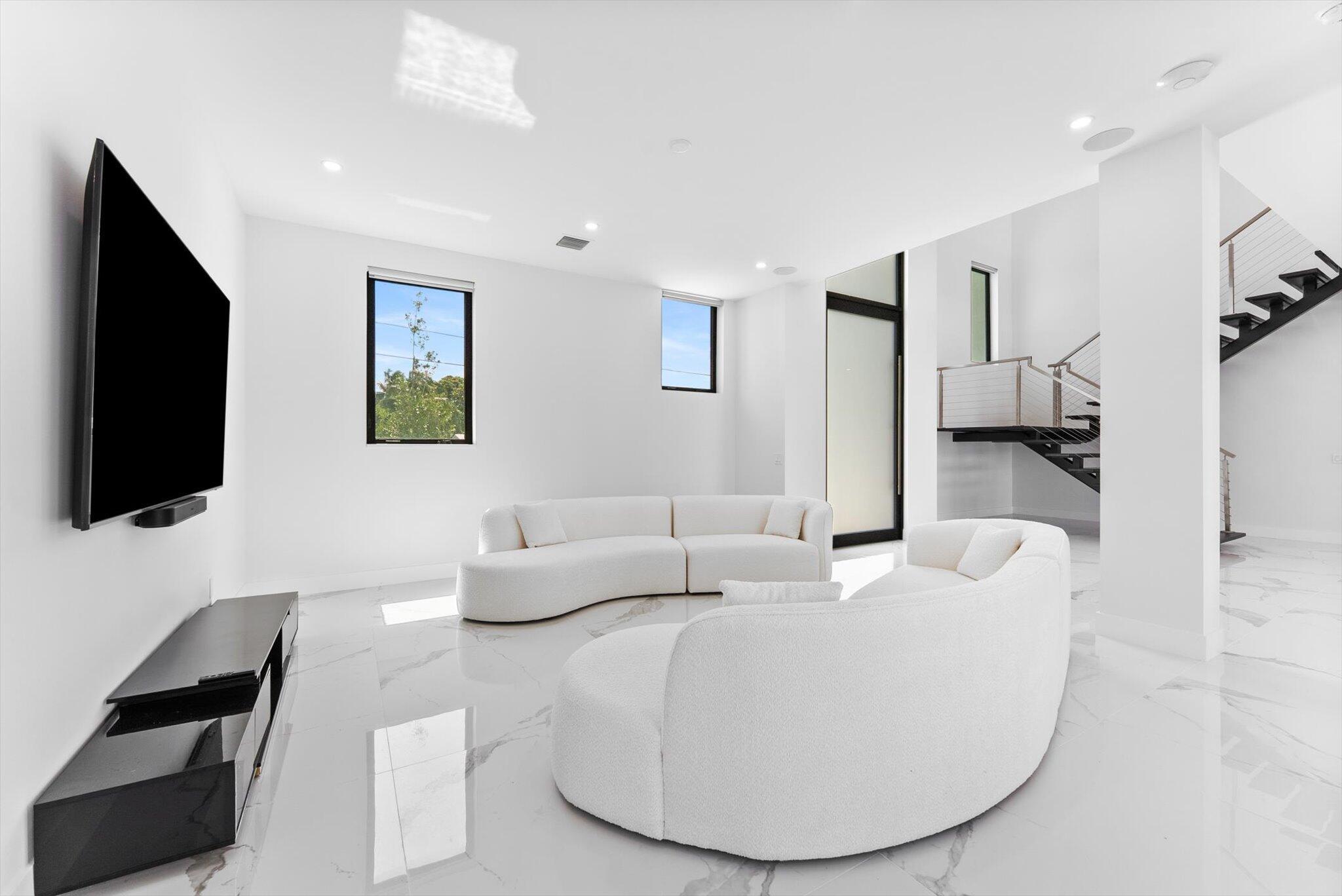 2751 NE 22nd Ct Pompano Beach, FL 33062