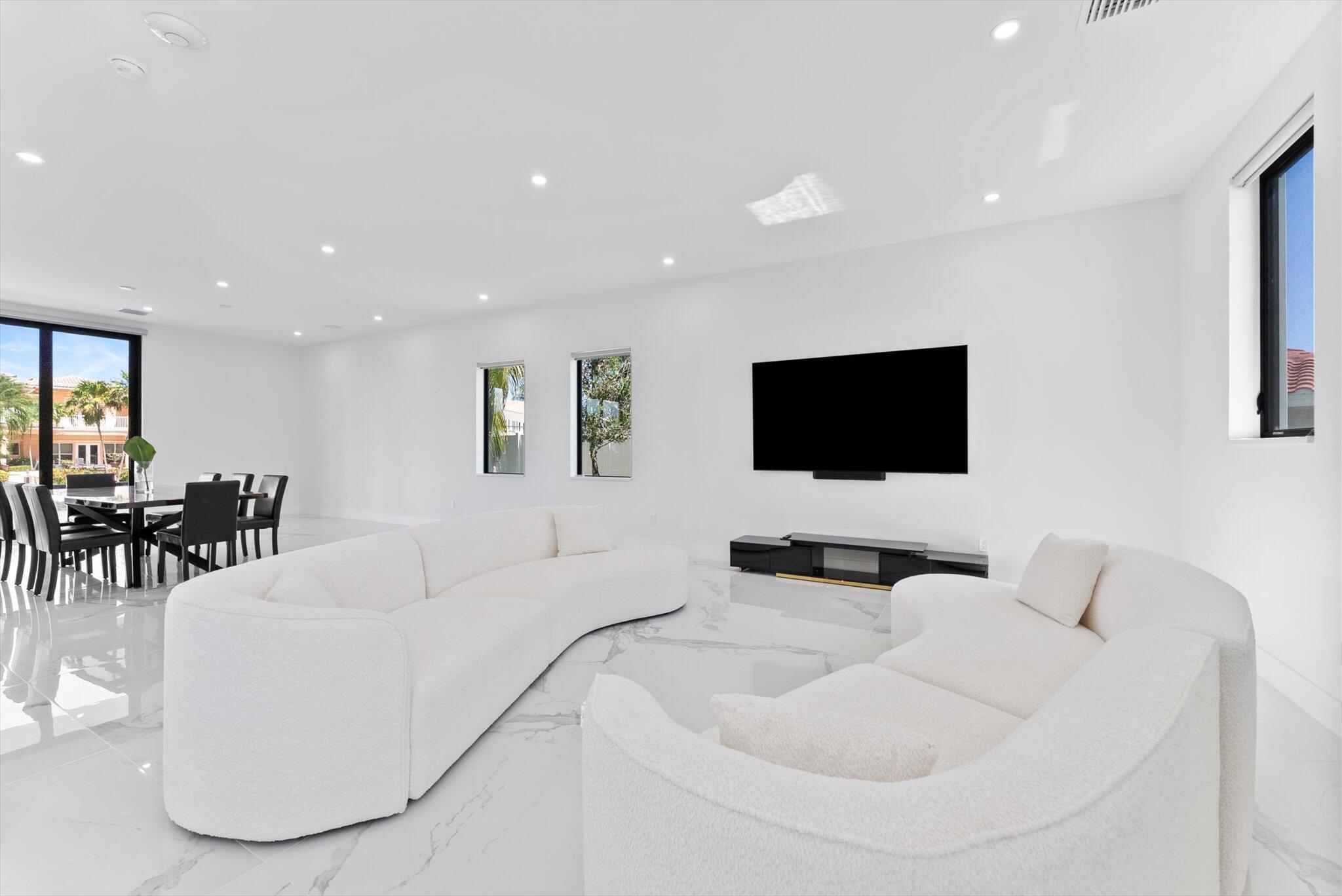 2751 NE 22nd Ct Pompano Beach, FL 33062