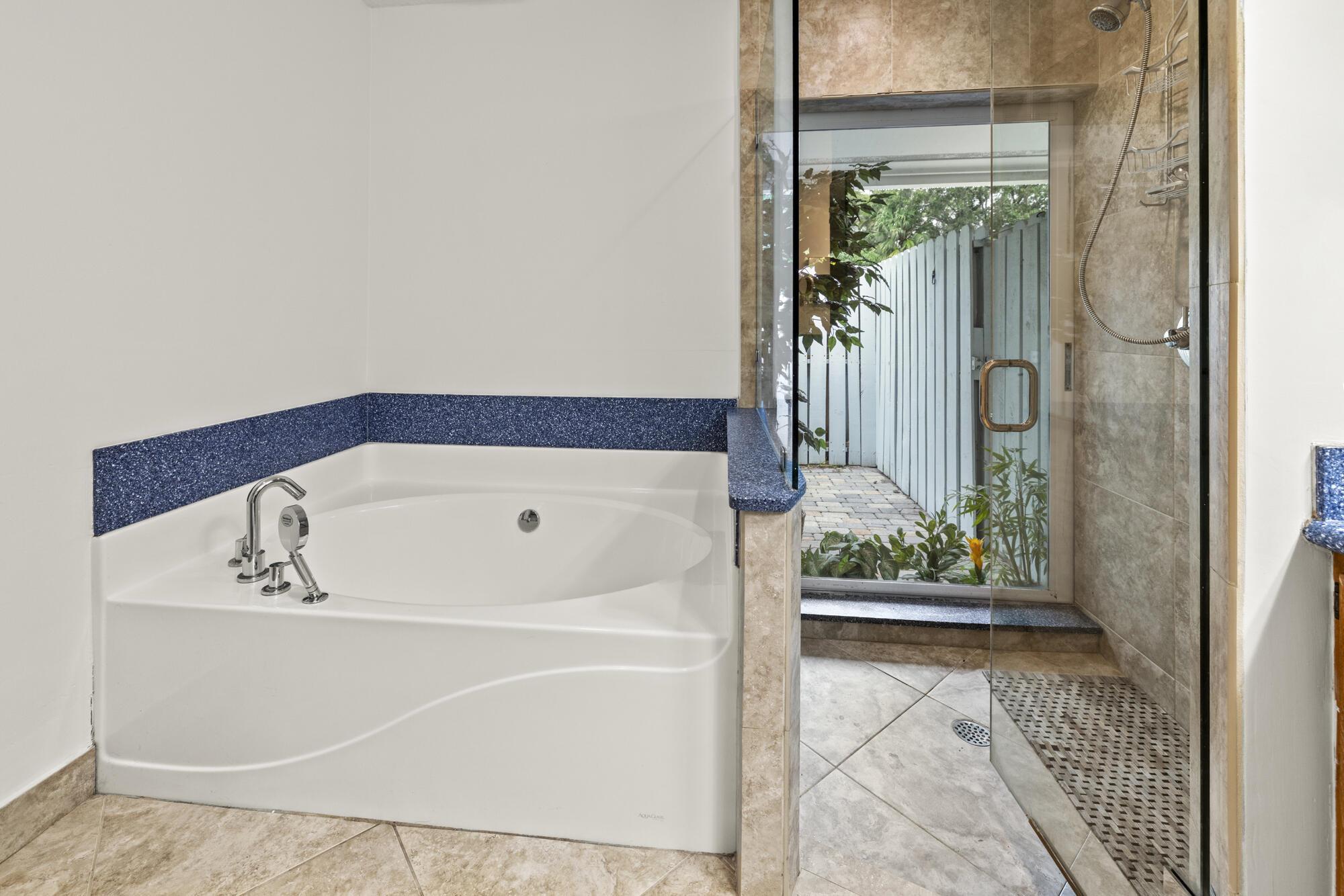 6595 Wood Lk Rd Jupiter, FL 33458