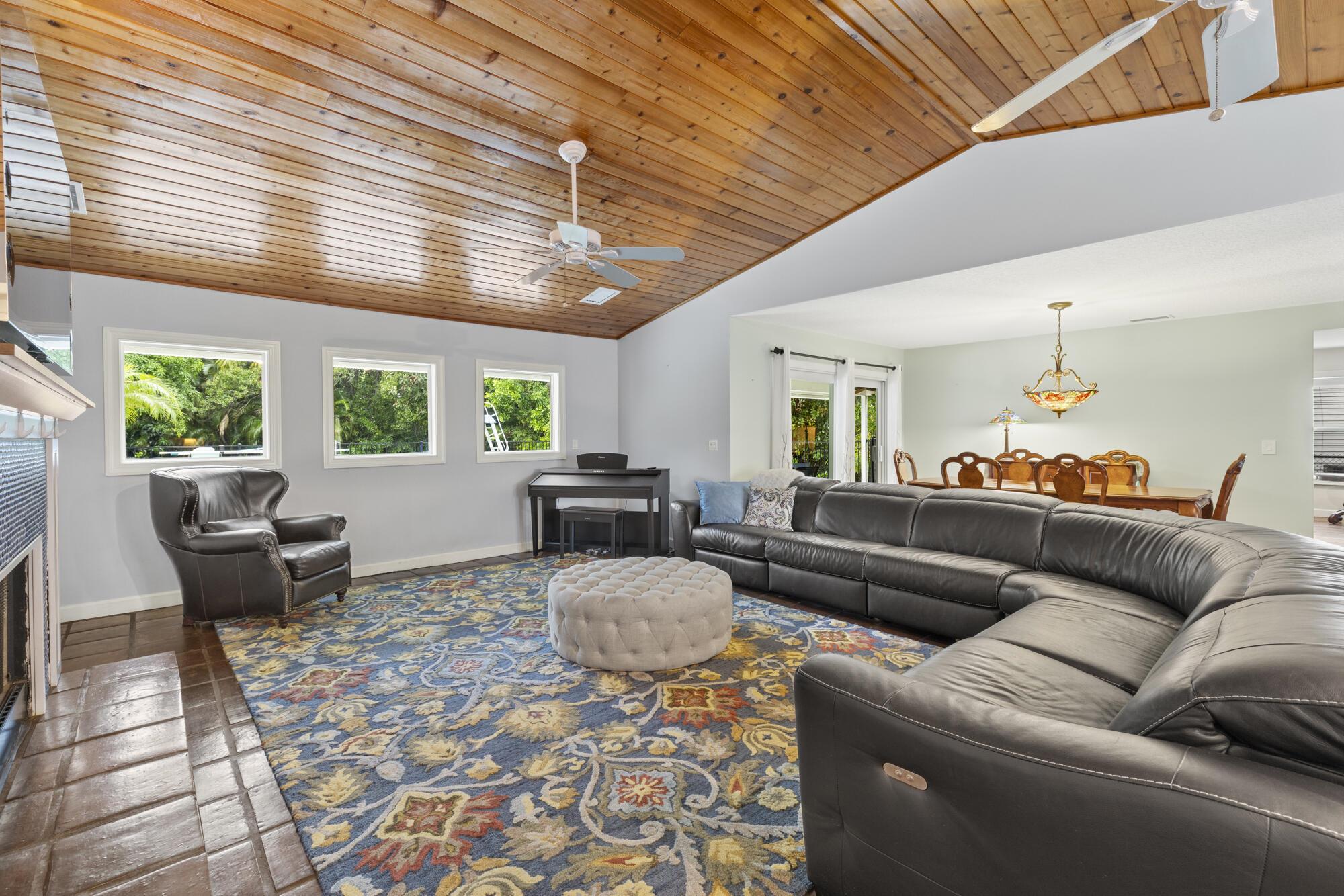 6595 Wood Lk Rd Jupiter, FL 33458