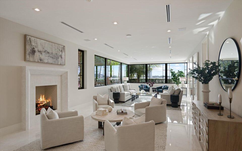 1260 N Lake Palm Beach, FL 33480