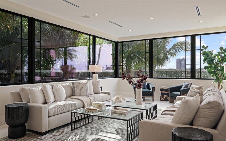 1260 N Lake Palm Beach, FL 33480