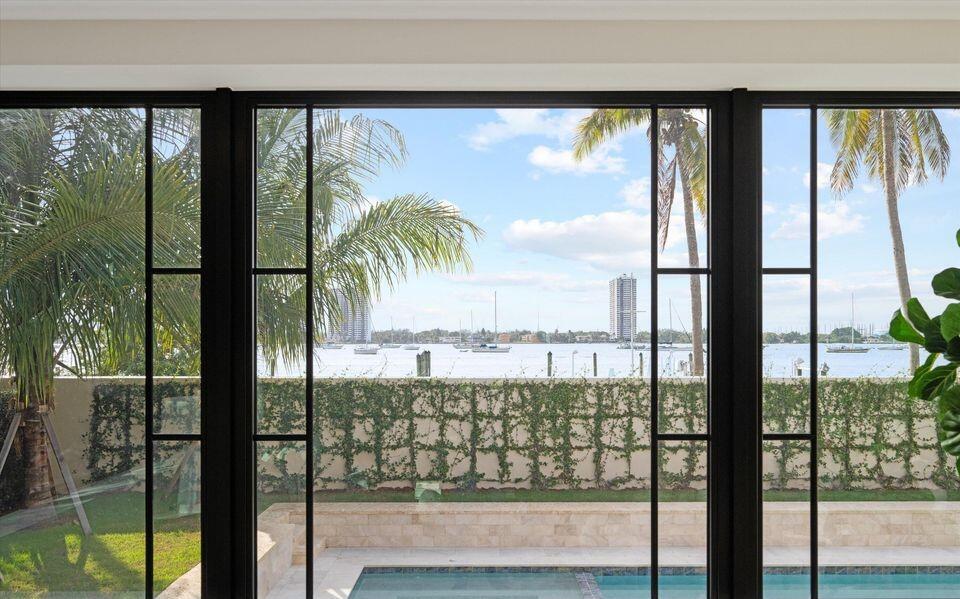 1260 N Lake Palm Beach, FL 33480