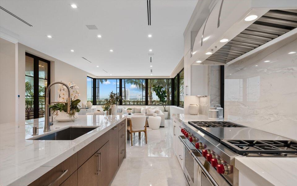 1260 N Lake Palm Beach, FL 33480