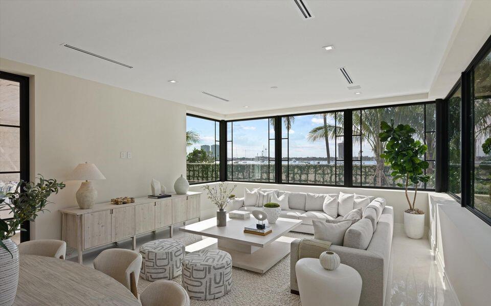 1260 N Lake Palm Beach, FL 33480