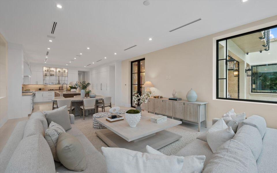 1260 N Lake Palm Beach, FL 33480