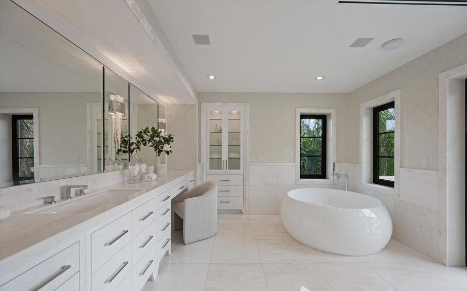 1260 N Lake Palm Beach, FL 33480