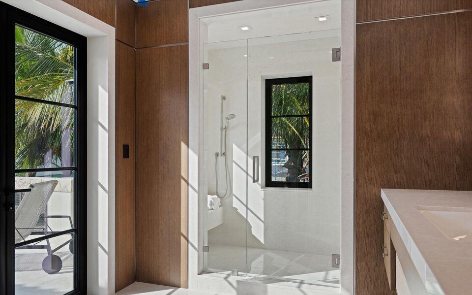 1260 N Lake Palm Beach, FL 33480