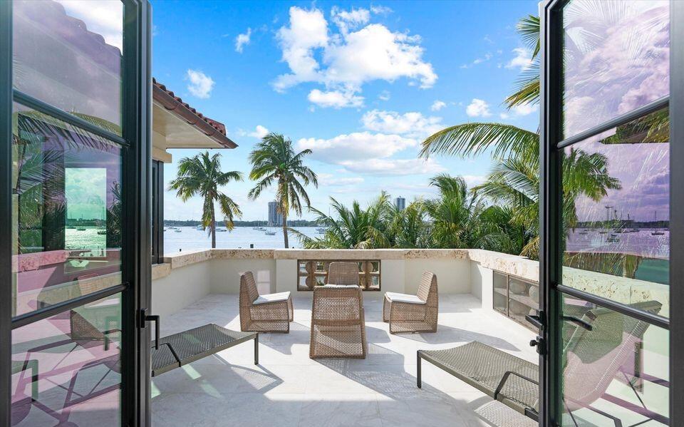 1260 N Lake Palm Beach, FL 33480