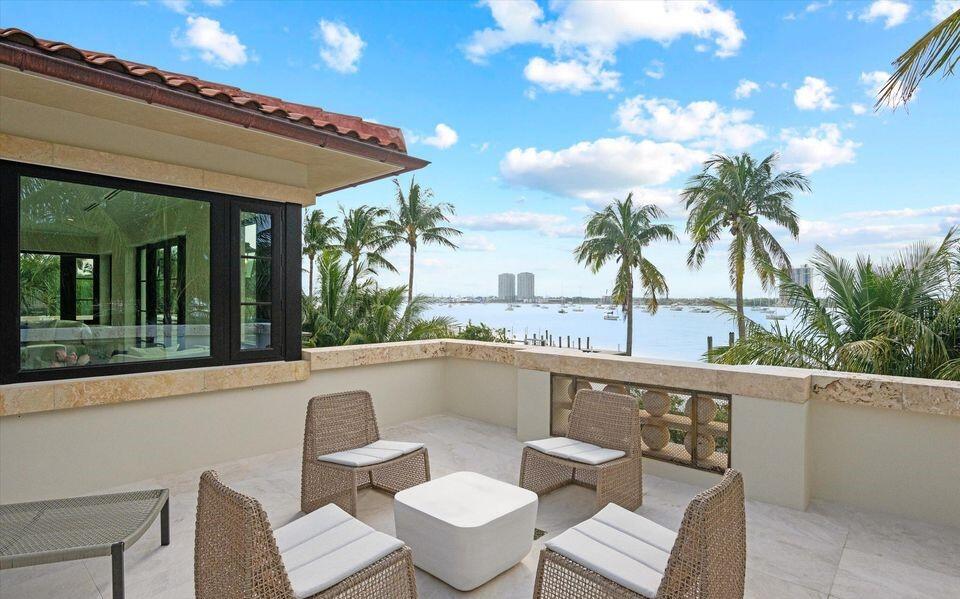 1260 N Lake Palm Beach, FL 33480