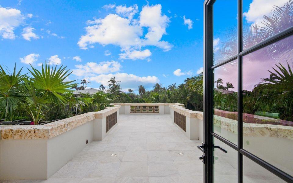 1260 N Lake Palm Beach, FL 33480