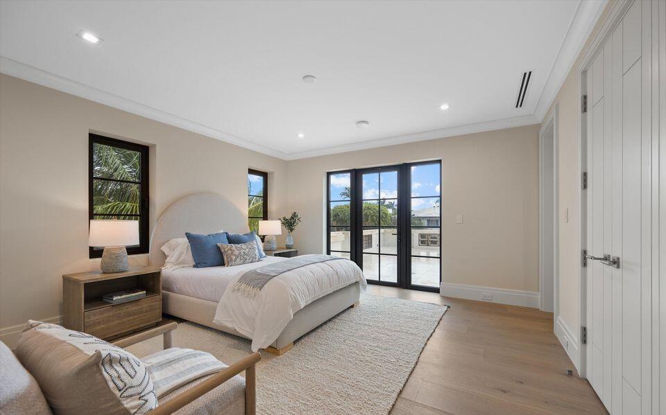 1260 N Lake Palm Beach, FL 33480