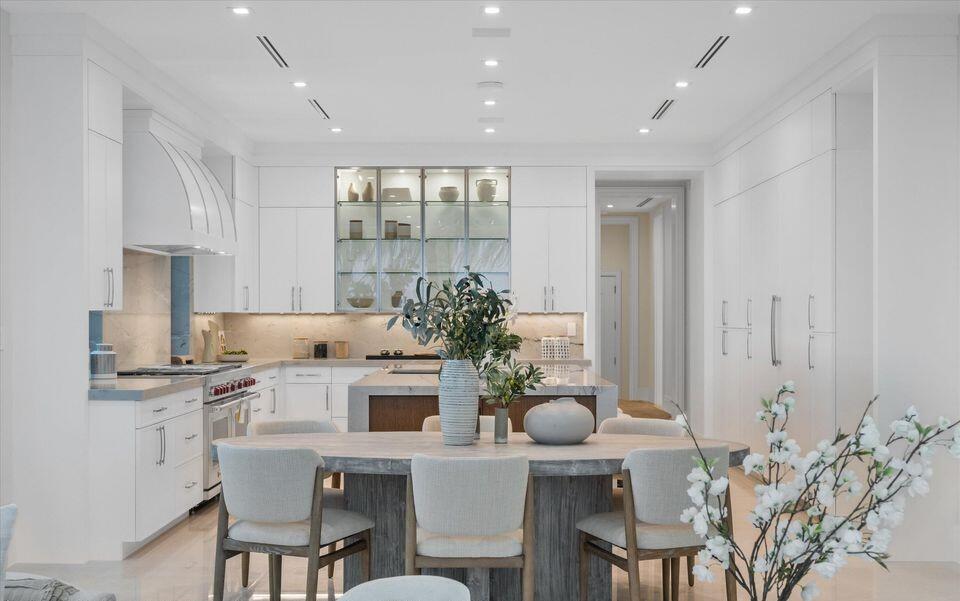 1260 N Lake Palm Beach, FL 33480