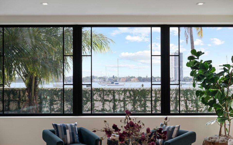 1260 N Lake Palm Beach, FL 33480