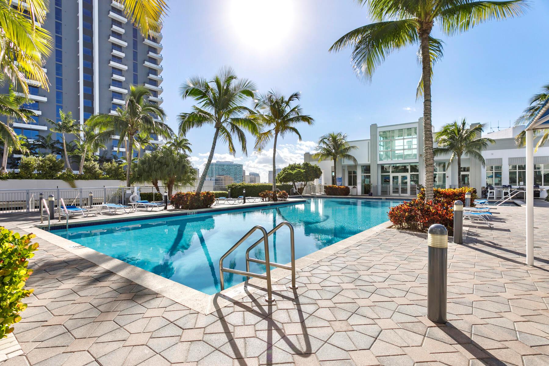 300 S Australian Ave #1121