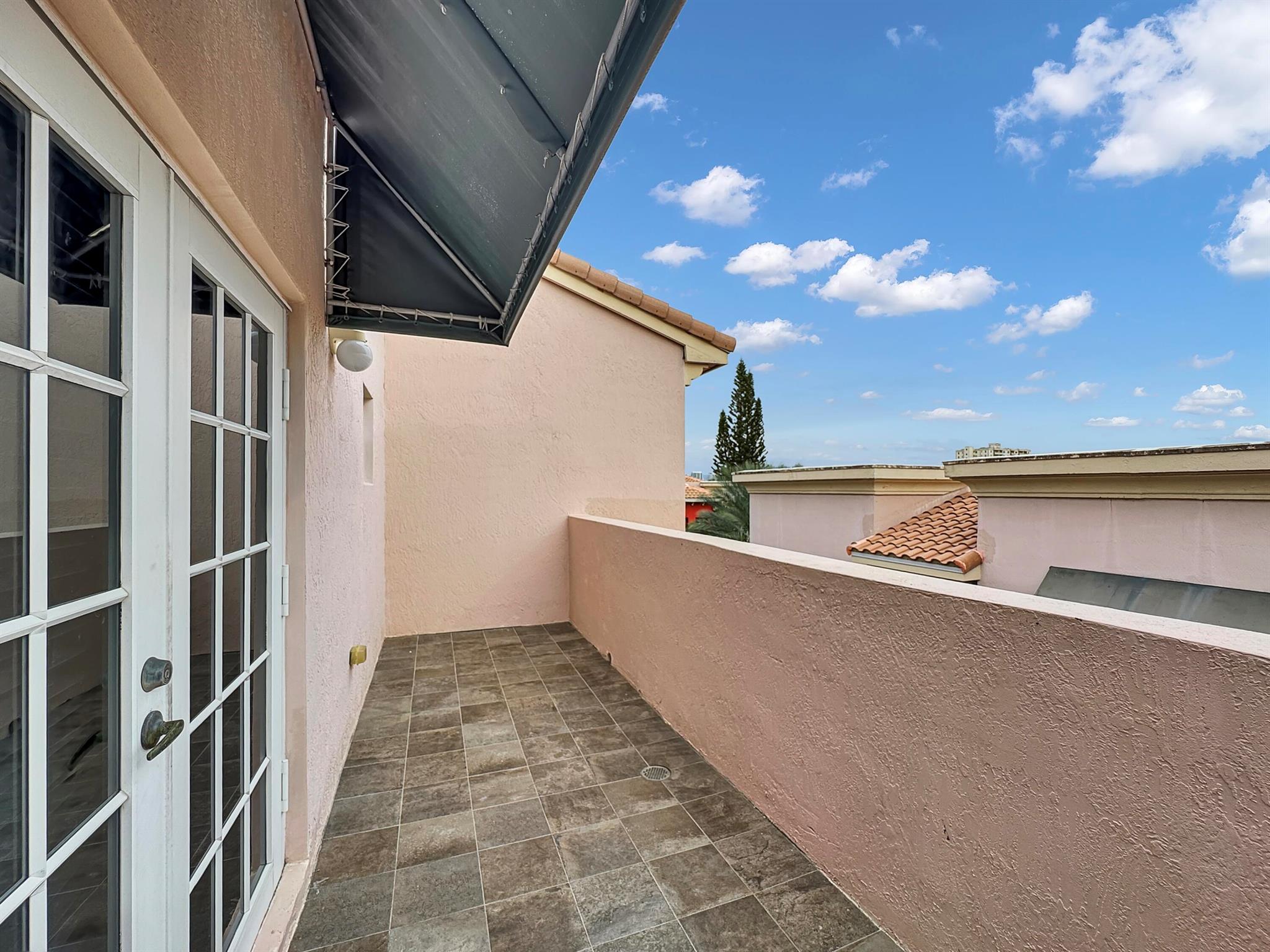 1033 NE 17th Way #602 Fort Lauderdale, FL 33304