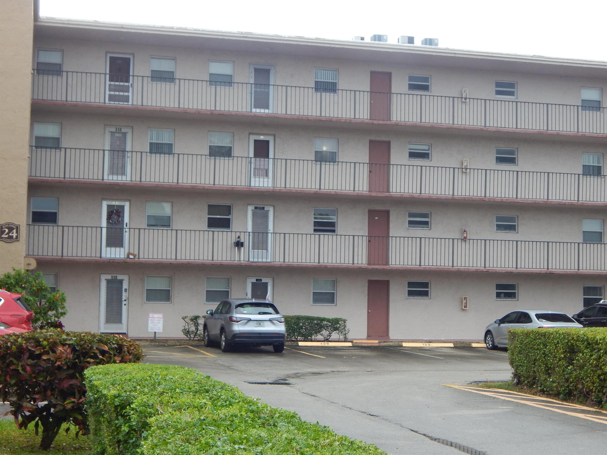 225 Bonnie Blvd #204