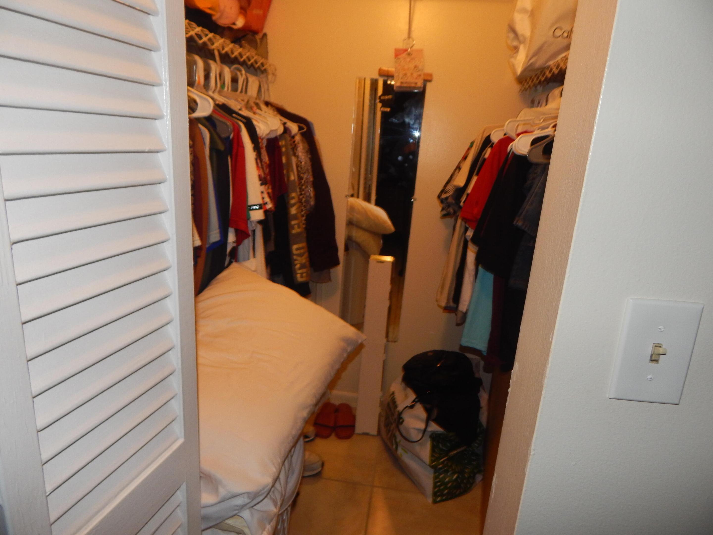 225 Bonnie Blvd #204 Palm Springs, FL 33461