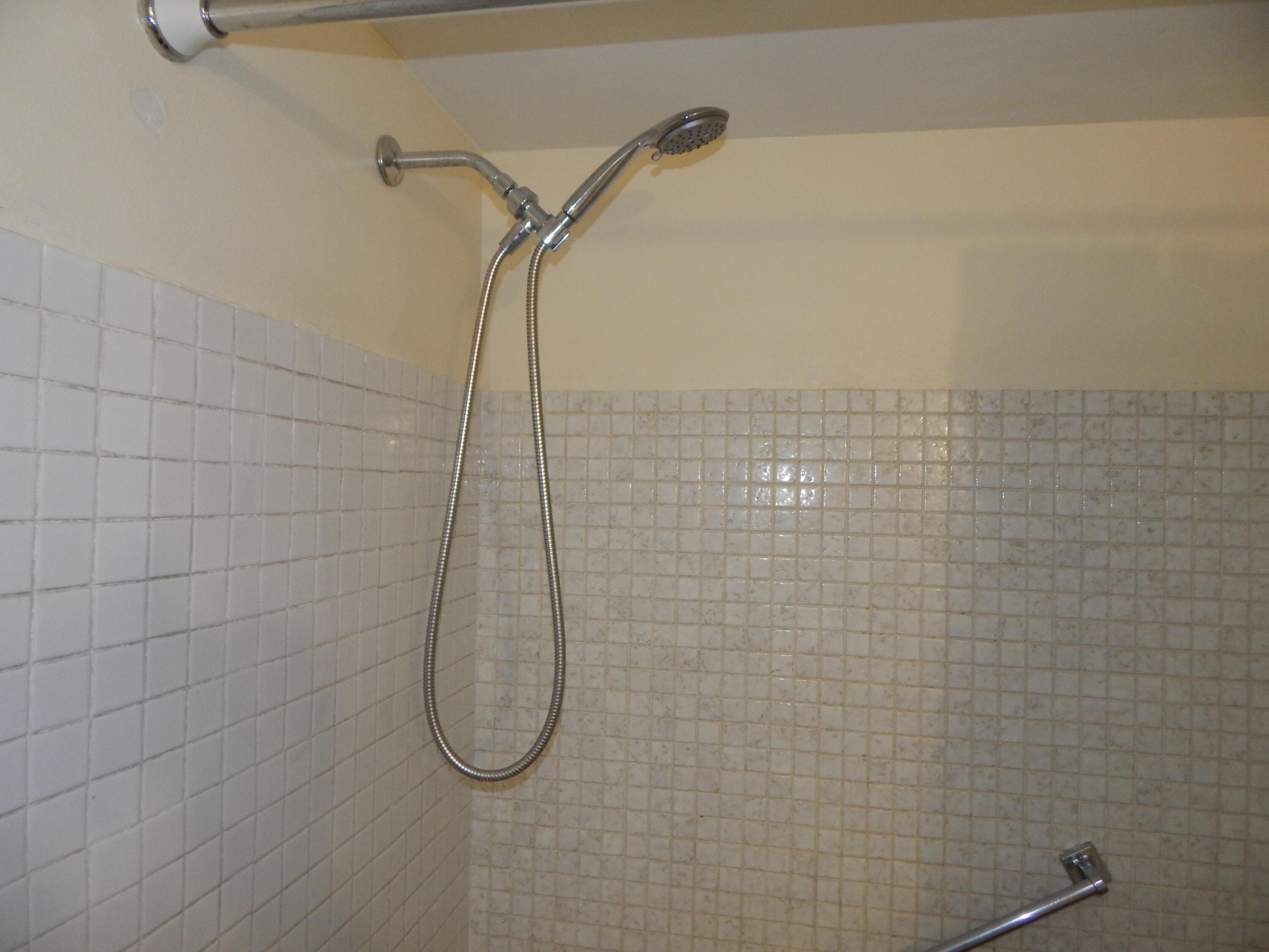 225 Bonnie Blvd #204 Palm Springs, FL 33461