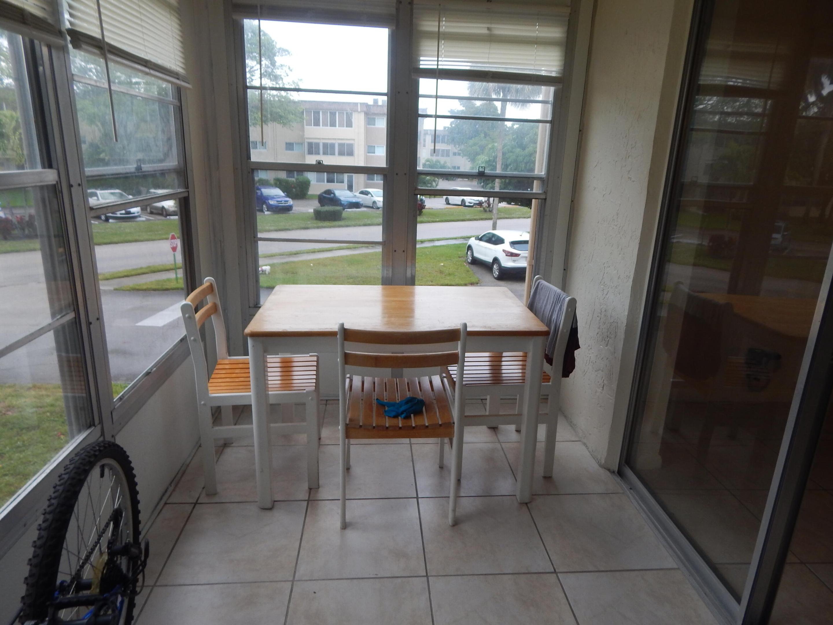 225 Bonnie Blvd #204 Palm Springs, FL 33461