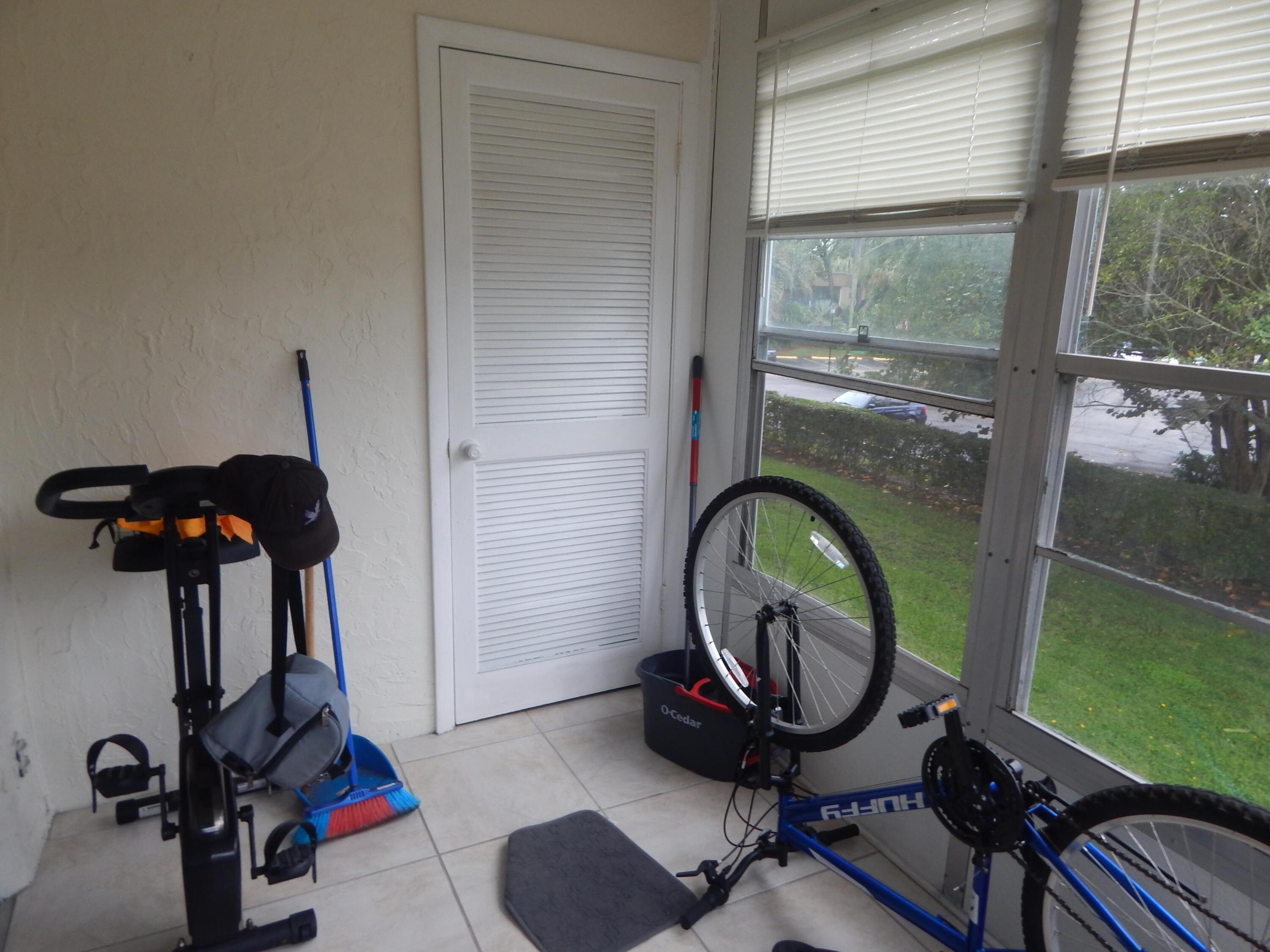 225 Bonnie Blvd #204 Palm Springs, FL 33461