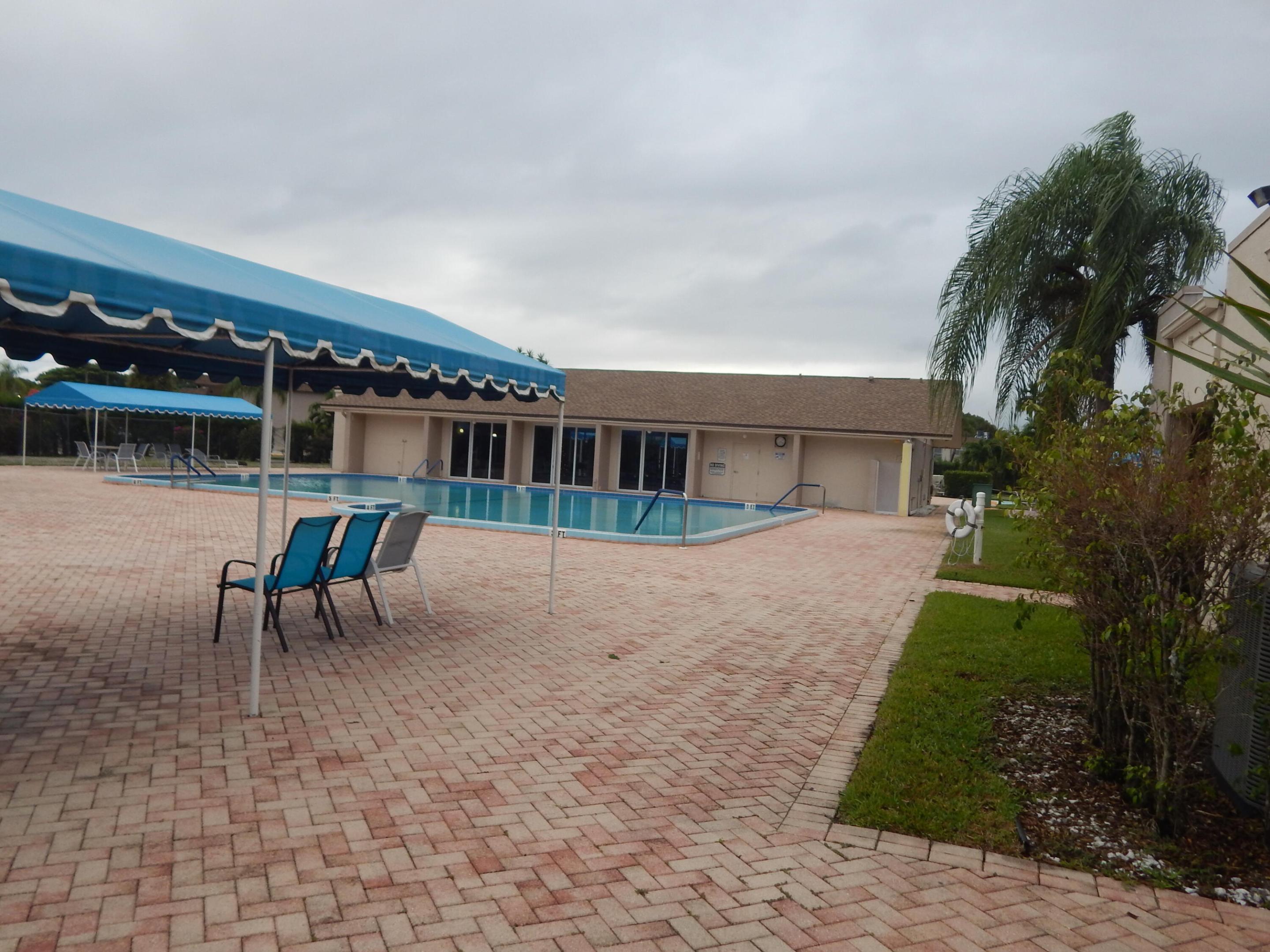 225 Bonnie Blvd #204 Palm Springs, FL 33461